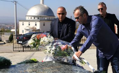 Saviçeviq dhe Ademi bëjnë homazhe tek varri i ish-presidentit Vokrri