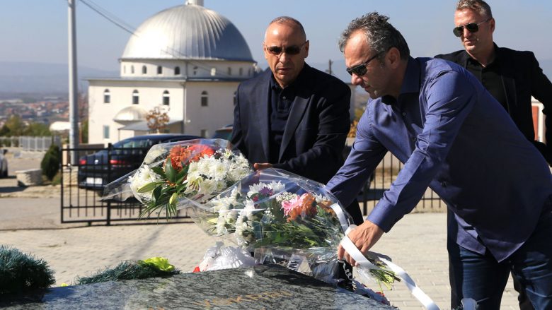 Saviçeviq dhe Ademi bëjnë homazhe tek varri i ish-presidentit Vokrri