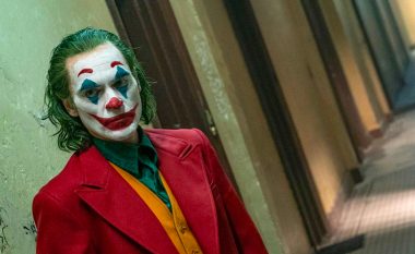 Dhuna e madhe dhe simpatia për protagonistin negativ, ndër kritikat për “Joker”
