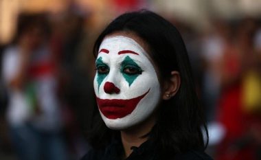 Nga Bejruti në Hong Kong, imazhe që tregojnë se fytyra e Jokerit po shfaqet në protesta gjithandej