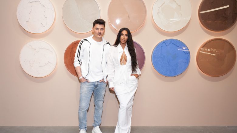 Kim Kardashian me urim të përzemërt për grimerin shqiptar: Të njoh për më shumë se një dekadë, je njeriu më besnik që njoh