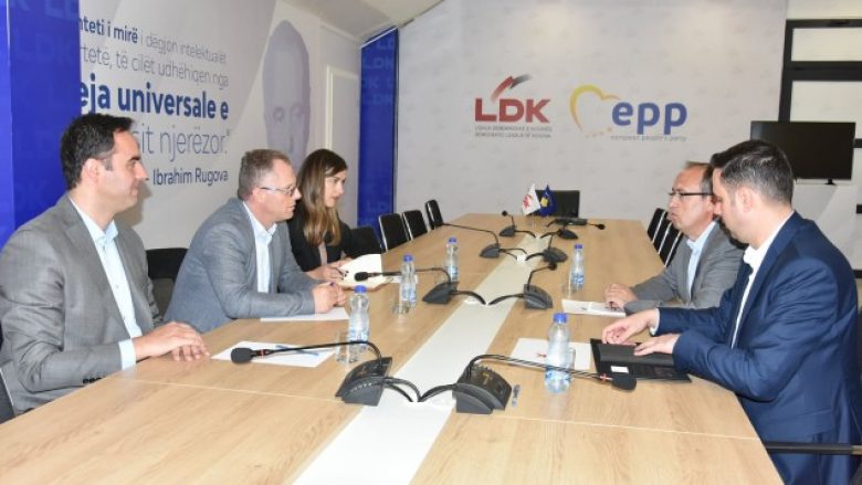 Koalicioni qeverisës, sot takohen grupet punuese të LVV-së dhe LDK-së