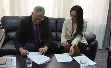 Komuna e Mitrovicës nënshkruan marrëveshje bashkëpunimi me Telekomin e Kosovës