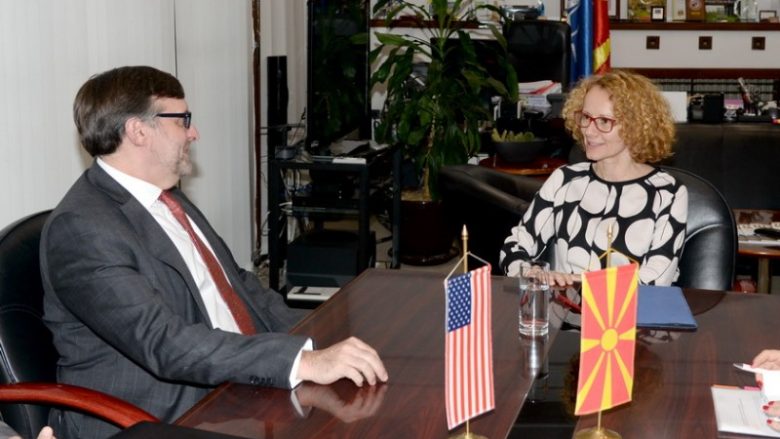 Sheqerinska-Palmer: Mbështetje të fortë nga SHBA-të për Maqedoninë e Veriut për rrugën e saj euroatlantike
