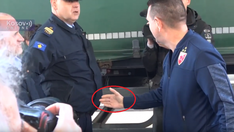 Momenti epik, polici i Kosovës refuzoi t’ia jap dorën zyrtarit të Crvena Zvezdas