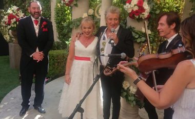 Legjenda Rod Stewart befason çiftin në dasmën e tyre