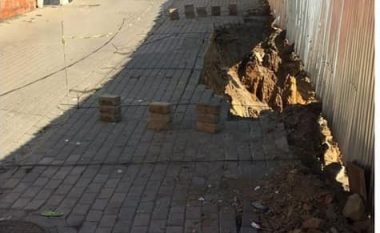 Inspeksioni ndërpret punimet në objektin që shkaktoi rrëshqitjen e dheut në Prishtinë