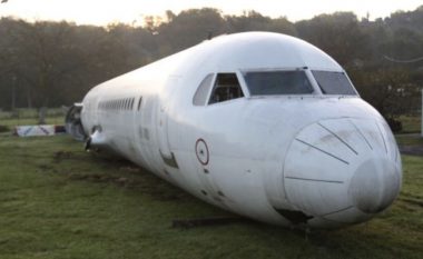 E bleu dhe e parkoi në oborrin e tij, kroati zbulon se çfarë planifikon të bëjë me aeroplanin e tij