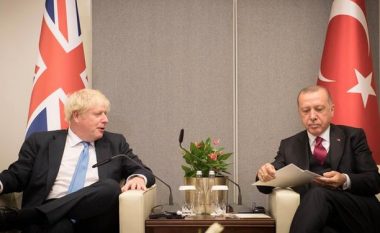 Johnson-Erdogan diskutojnë për Sirinë, kërkojnë takim me Macron dhe Merkel