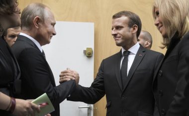 Putin takim vetëm dy minuta me Macron, refuzoi të hajë drekën në Pallatin Elysee