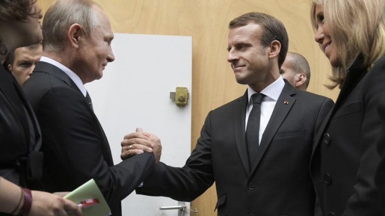 Putin takim vetëm dy minuta me Macron, refuzoi të hajë drekën në Pallatin Elysee