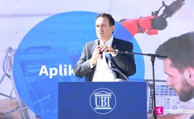Mbahet ceremonia e pritjes së studentëve të rinj në kampusin e UBT-së: Rektori Edmond Hajrizi thotë se UBT ofron kushtet e njëjta si universitetet e njohura ndërkombëtare