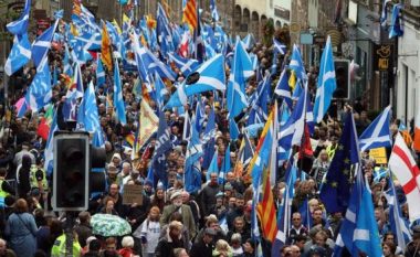 Mijëra njerëz në marshin për Skocinë e pavarur