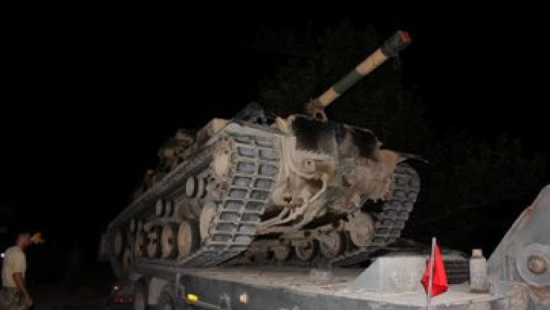 Turqia bombardon bazat e kurdëve, përgatitë edhe forcat tokësore