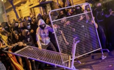 51 persona të arrestuar pas dhunës në Kataloni