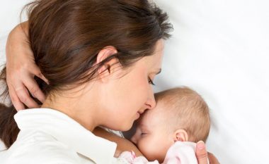 Vitaminat për nënat që ushqejnë foshnjat me gji: Pa cilat vitamina nëna nuk bën në këtë periudhë