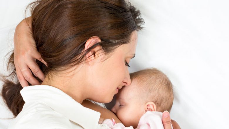 Vitaminat për nënat që ushqejnë foshnjat me gji: Pa cilat vitamina nëna nuk bën në këtë periudhë