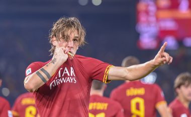 Zaniolo tregon dashurinë që ka për Romën duke puthur stemën pas shënimit të golit: Sa e bukur është