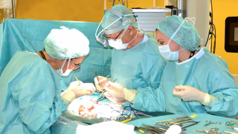 Operohet me sukses në klinikën “Zhan Mitrev”, pacientes i largohen dy tumore