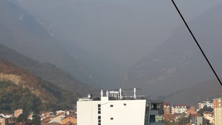 Vazhdojnë zjarret në Stankaj të Rugovës, era e tymit ndjehet edhe në Pejë