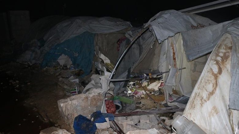 Sulm në kampin sirian, të paktën 16 civilë të vdekur