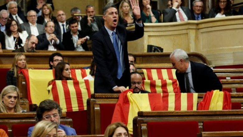 Parlamenti katalanas miraton propozimin për vetëvendosje