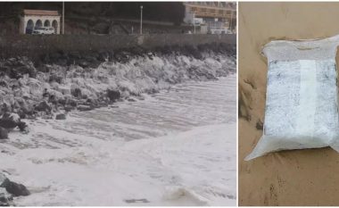 Dallgët nxjerrin në plazhe kokainë në vlerë 60 milionë euro