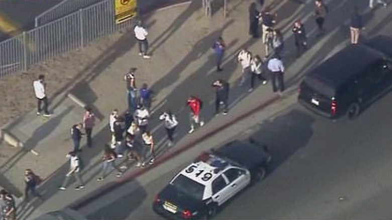 Të shtëna armësh në një shkollë në Kaliforni, raportohet për të paktën shtatë të lënduar