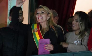 Presidentja e Bolivisë kërcënohet me jetë, detyrohet të anuloj udhëtimin jashtë kryeqytetit