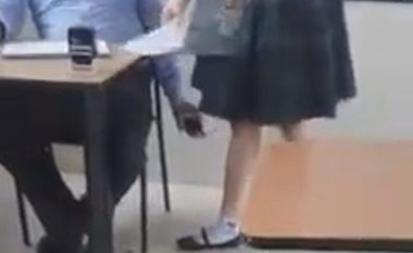 Profesori në Ekuador kapet duke filmuar me telefon nën fustan nxënësen