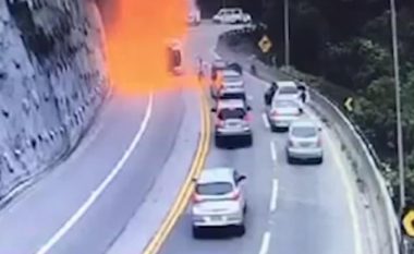 Kamioni cisternë përplaset për muri dhe përfshihet nga flaka, shoferi brazilian humb jetën – kamerat e sigurisë filmojnë gjithçka