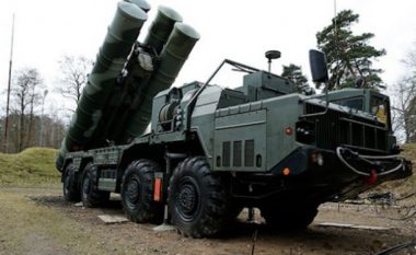 Rusia shtyn dërgimin e sistemi S-400 në Turqi