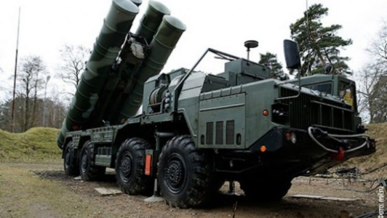 Rusia shtyn dërgimin e sistemi S-400 në Turqi