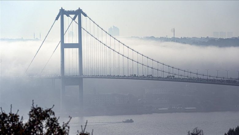 Ndërpritet trafiku ajror, detar dhe tokësor në Stamboll për shkak të mjegullës