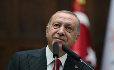 Erdogan kërcënon: Turqia do t’i lëshojë refugjatët drejt Evropës nëse BE nuk ndihmon