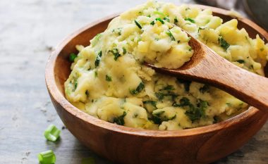 Pure patatesh me spinaq: Kombinimi i shijes që do ta kërkoni gjithmonë!
