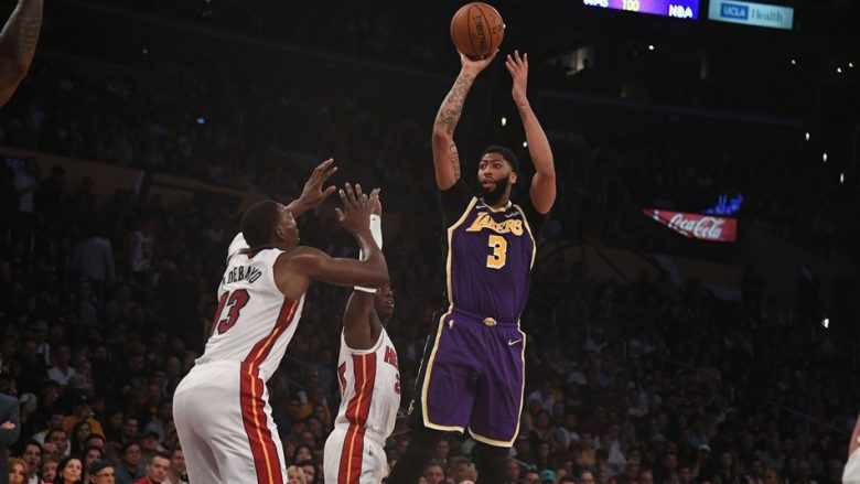 Lakers marrin fitoren e shtatë radhazi, Toronto fiton në udhëtim