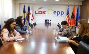 Osmani takon ambasadoren e Francës, e njofton për përafrimin e programeve LDK-VV