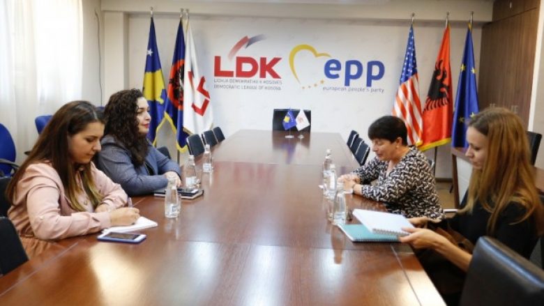 Osmani takon ambasadoren e Francës, e njofton për përafrimin e programeve LDK-VV