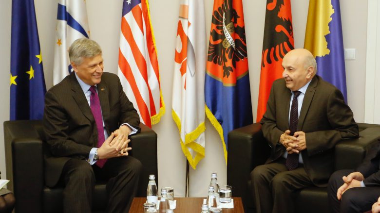 Mustafa pret në takim ambasadorin Kosnett, diskutojnë për formimin e institucioneve të reja të Kosovës