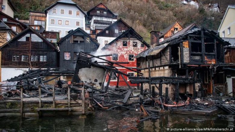 Austri: Qyteti turistik Hallstatt goditet nga një zjarr i madh
