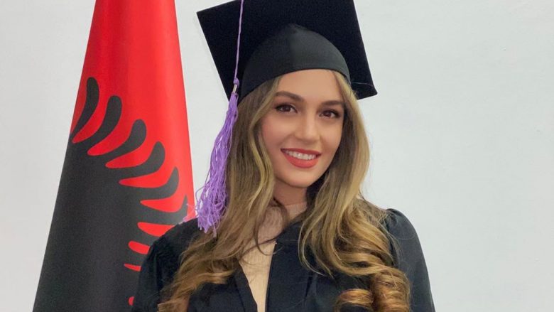 Prezantuesja Eva Murati diplomon në Fakultetin e Drejtësisë