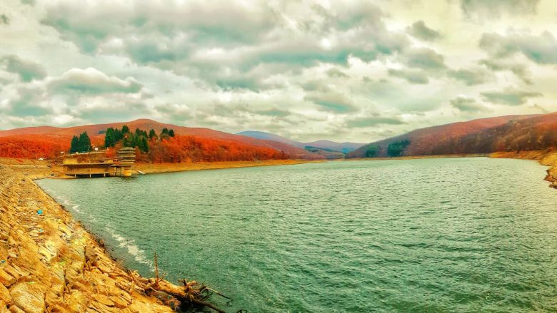Bie niveli i ujit në liqenin e Batllavës dhe Badovcit, bëhet thirrje për shpenzim racional