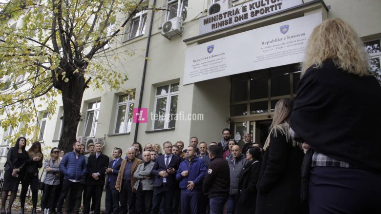 Vendosja e Presidencës në objektin e MKRS-së, protestojnë punëtorët e kësaj ministrie