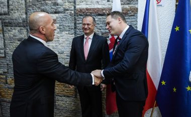 Haradinaj merr pjesë në hapjen e ekspozitës “The Velvet Revulotion”, që shënon ndarjen e Çekosllovakisë