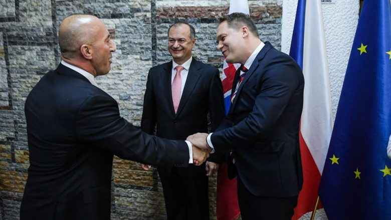 Haradinaj merr pjesë në hapjen e ekspozitës “The Velvet Revulotion”, që shënon ndarjen e Çekosllovakisë