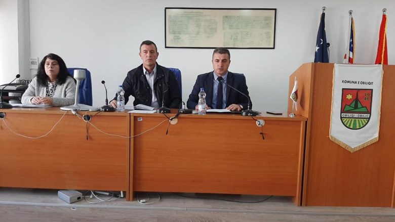 Komuna e Obiliqit ndan 15 mijë euro për familjet e prekura nga tërmeti në Shqipëri