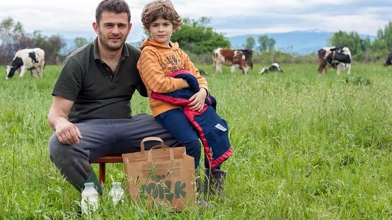 Nga puna në zyre, Gazmendi gjeti lumturinë tek ferma e tij familjare me produkte bio