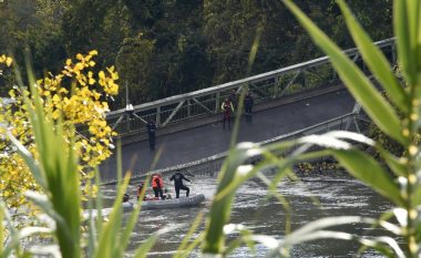 Një autobus me nxënës kaloi pak para aksidentit: Pamje të urës së shembur në Francë – një i vdekur dhe disa të tjerë të zhdukur