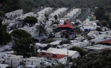 Greqia do t’i mbyllë kampet e mbipopulluara të refugjatëve në ishujt e saj